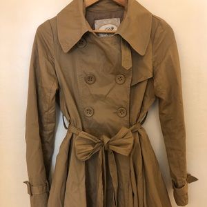 Raincoat with skirt like body